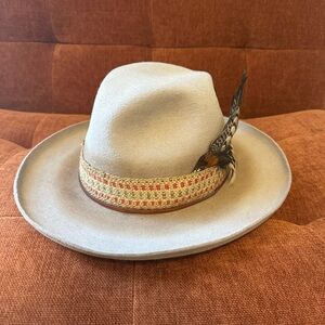 Worth & Worth Beige Fedora Size 60 (7 1/2)